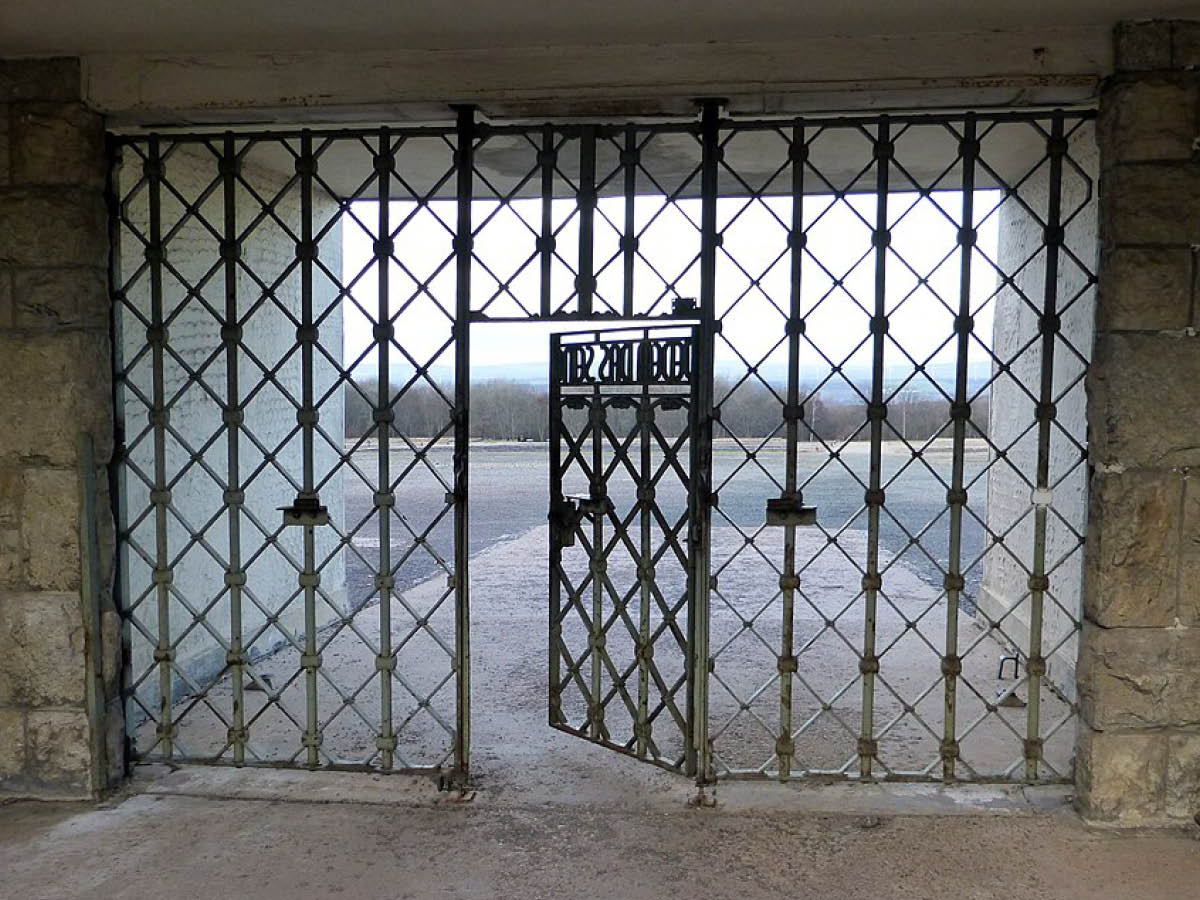 Tor Buchenwald